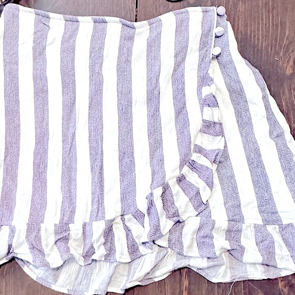 Junior’s Stripped Chambray White Wrap Skirt w/Fabric Buttons+Ruffled Hem Detail - Picture 4 of 16